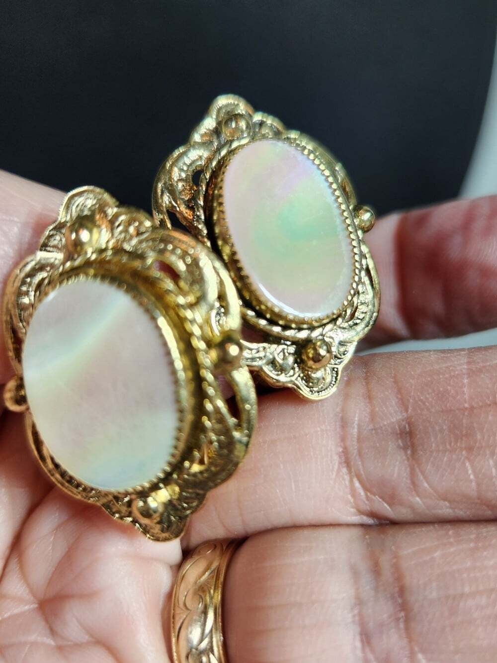 Vintage Whiting Davis Gold-Tone Necklace & Clip On Earrings Set Mother-of-Pearl - Picture 4 of 12